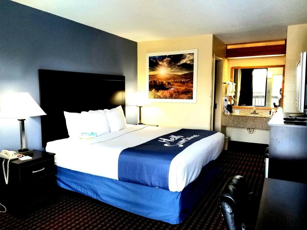 Days Inn By Wyndham Easley West Of Greenville/Clemson Area Kültér fotó